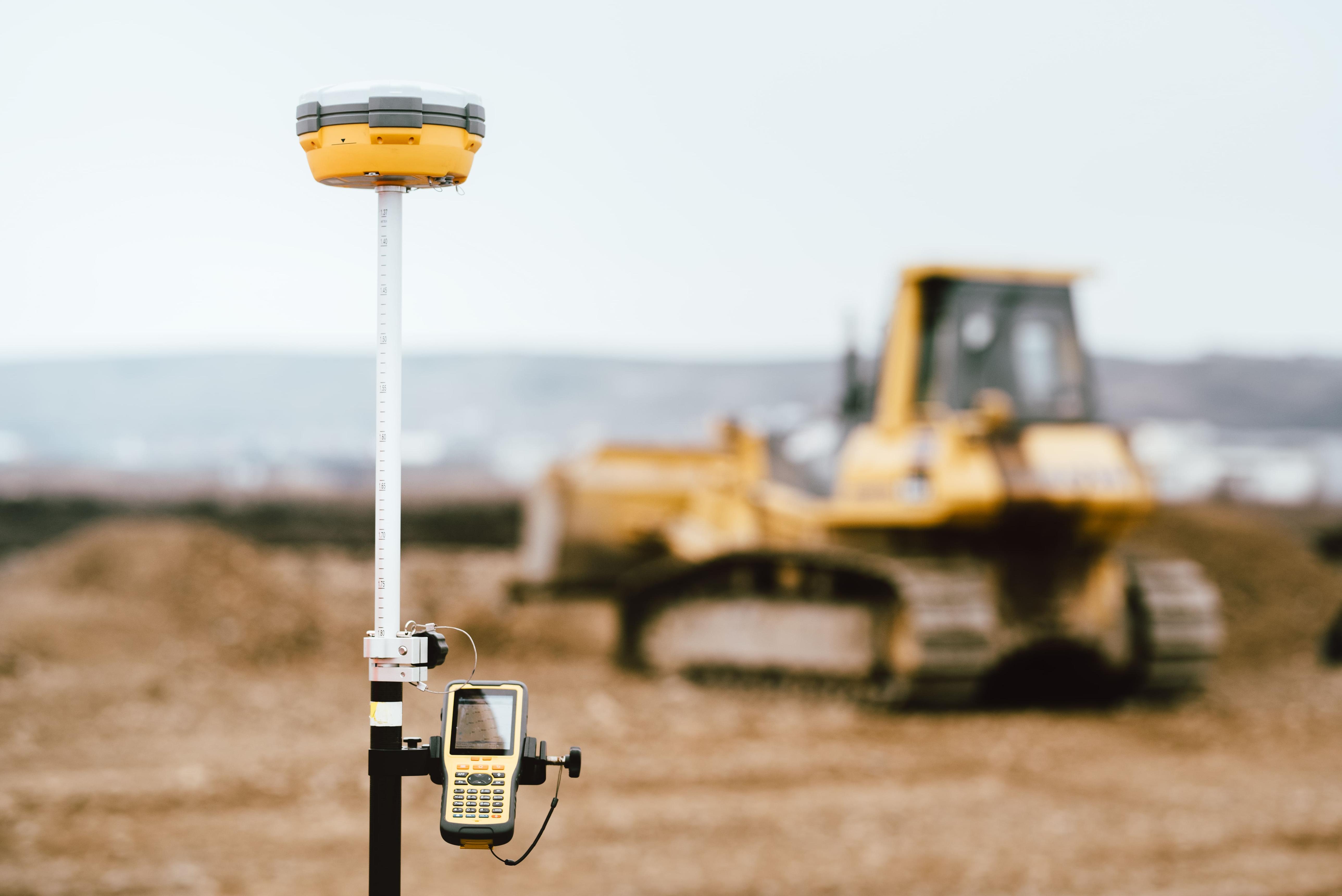 أعمال مساحة واستخدام GNSS في موقع عمل